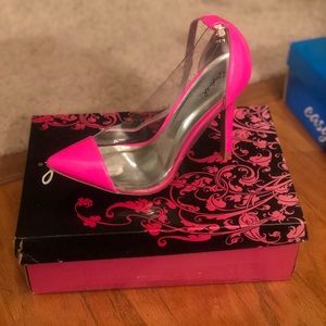 Pink pointy toe pumps